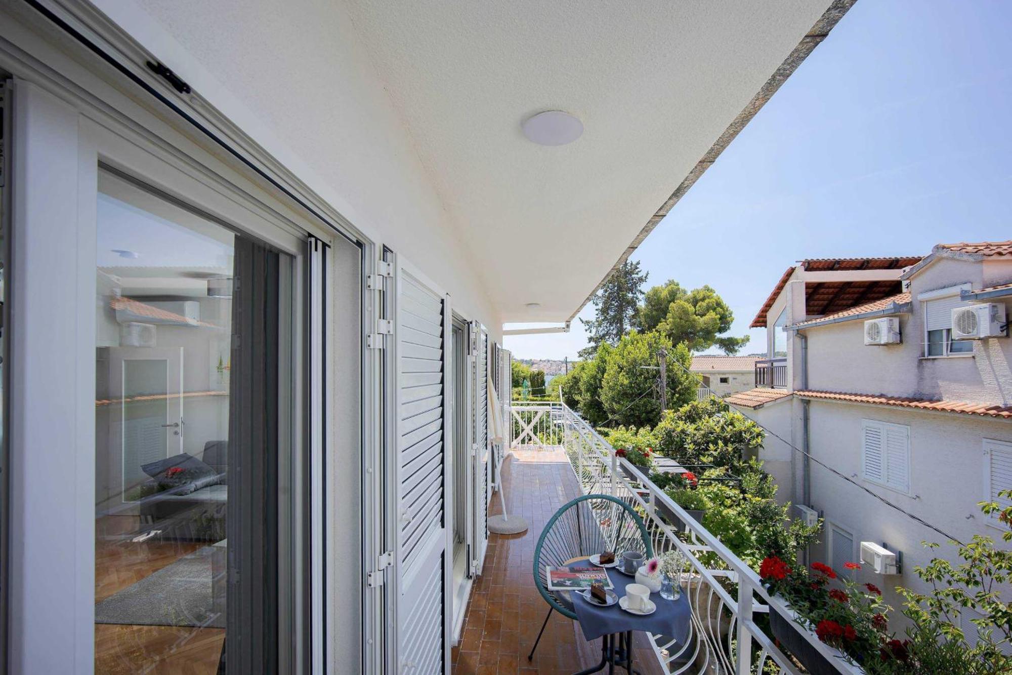 Elegant Tranquil Okrug Gornji Apartments Trogir Exterior photo