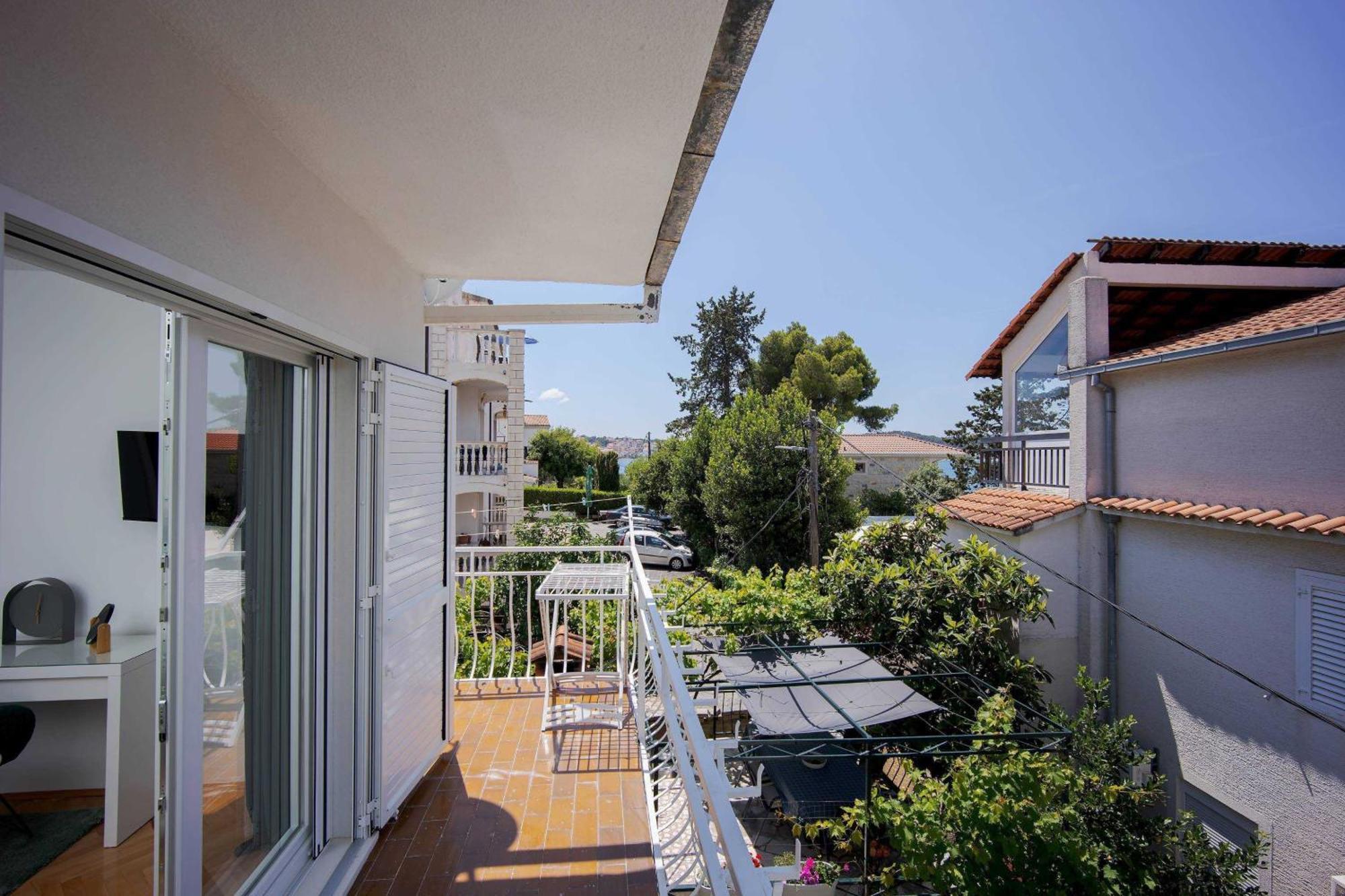 Elegant Tranquil Okrug Gornji Apartments Trogir Exterior photo